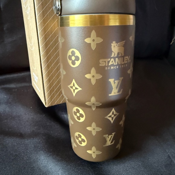 New Stanley 20oz Laser Engraved Brown and Gold Patterned Tumbler with Handle - Picture 4 of 7